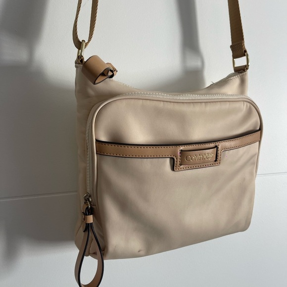 Calvin Klein Nylon Purse crossbody if you want used in good condition - Picture 3 of 9